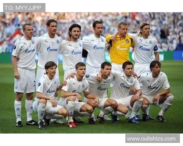 斯拉夫人足球明星的辉煌历程与对世界足球的影响分析