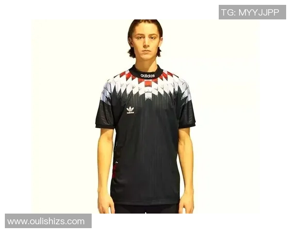 阿迪达斯足球明星球衣全新发布引领潮流运动风尚